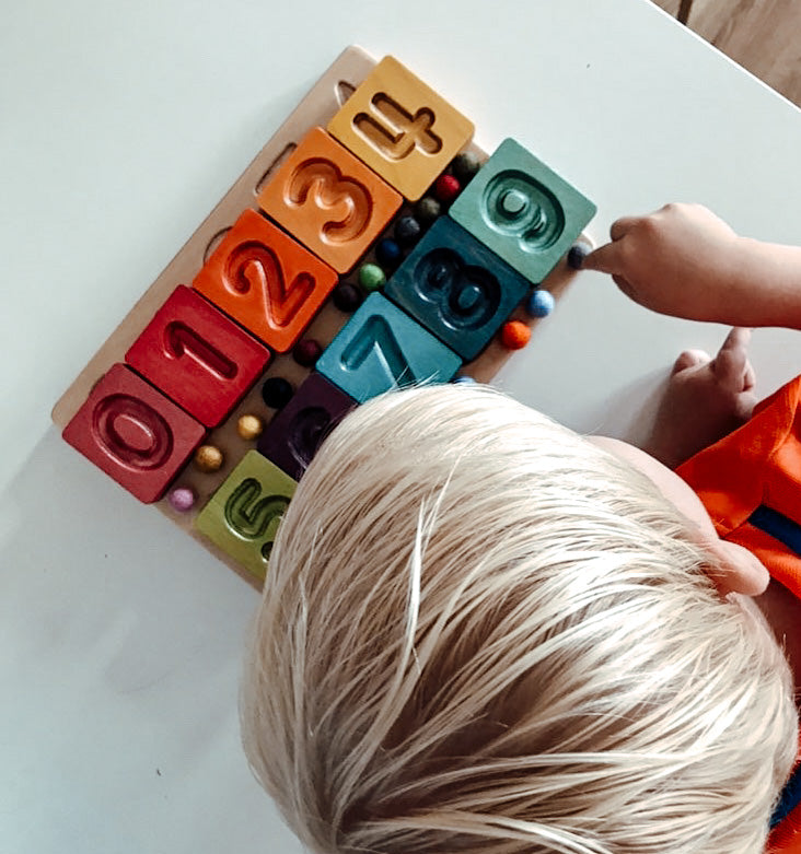 Regenboog blokken en het Nummerbord