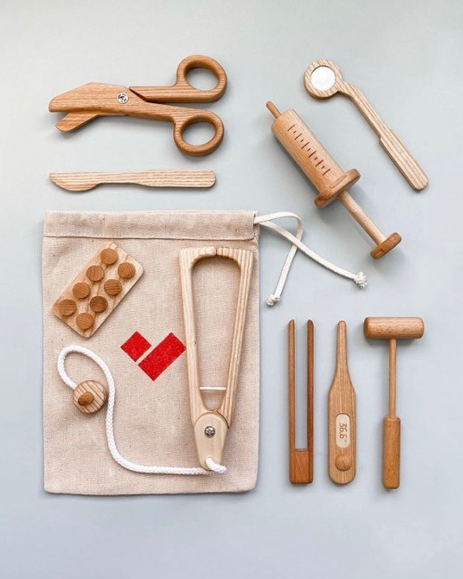 Verwerking van emoties, openeinde speelgoed, houten speelgoed, houten doktersset