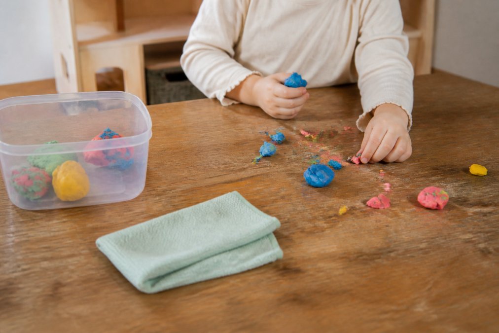 Speelklei Opruimen Zonder Vlekken: Stappenplan (2026)